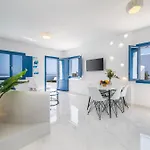 Beautiful Santorini 2 Bedroom Private Pool & Magical Sea Views Villa Karterados (Santorini)