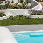Beautiful Santorini 2 Bedroom Private Pool & Magical Sea Views