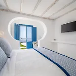 Beautiful Santorini 2 Bedroom Private Pool & Magical Sea Views