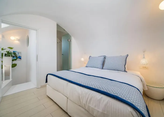 Villa Beautiful Santorini 2 Bedroom Private Pool & Magical Sea Views