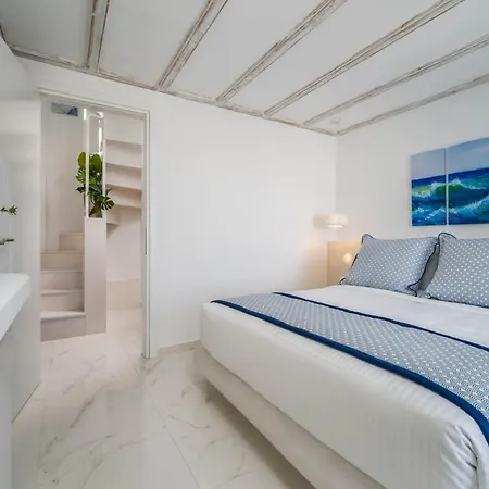 Beautiful Santorini 2 Bedroom Private Pool & Magical Sea Views
