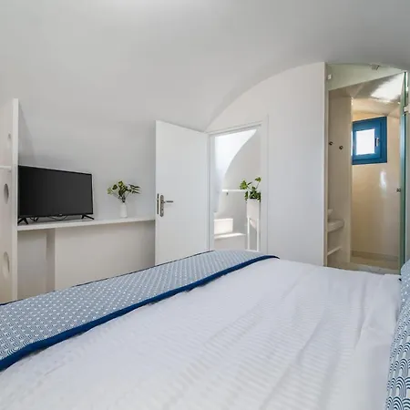 Вилла Beautiful Santorini 2 Bedroom Private Pool & Magical Sea Views *