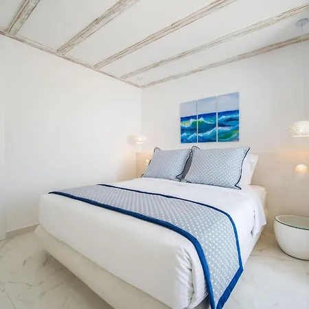 Beautiful Santorini 2 Bedroom Private Pool & Magical Sea Views