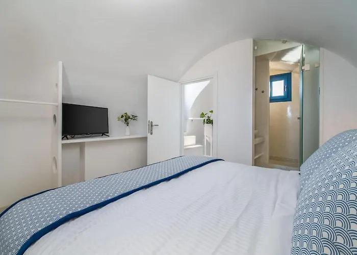 Вилла Beautiful Santorini 2 Bedroom Private Pool & Magical Sea Views *