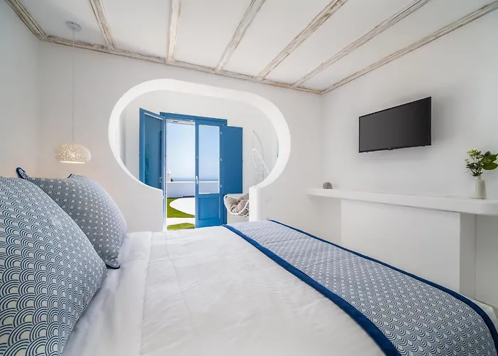 Beautiful Santorini 2 Bedroom Private Pool & Magical Sea Views