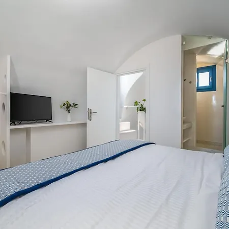Beautiful Santorini 2 Bedroom Private Pool Magical Sea Views *